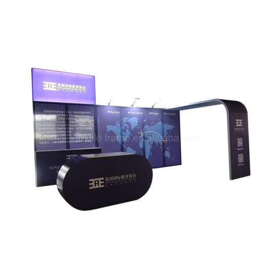 Rette e curve Trade Show Booth 10X20